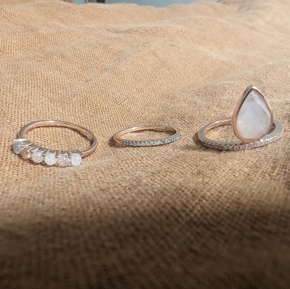 Melanie Auld 3 Ring Rose Gold Set - Picture 2 of 6